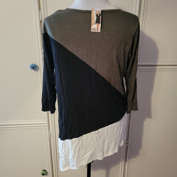 Karen Kane Colorblock Asymmetrical Top - Picture 3 of 5